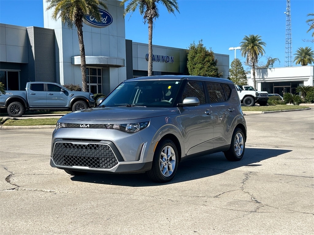 2023 Kia Soul LX's photo