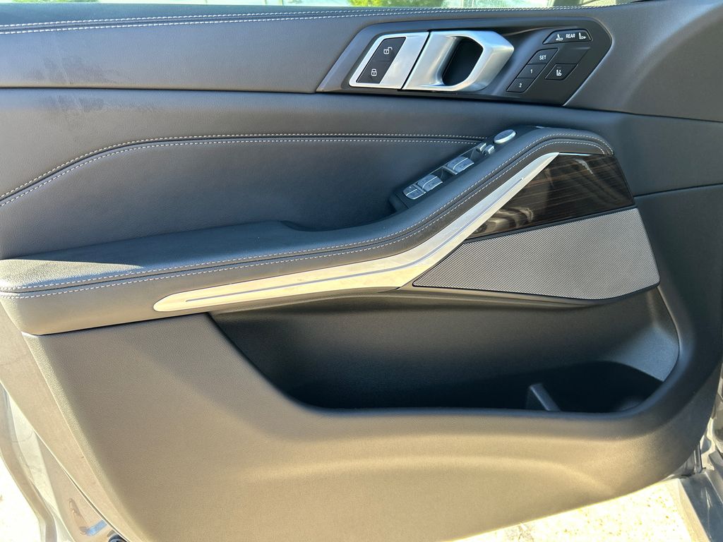 2025 BMW X7 40i - Photo 15