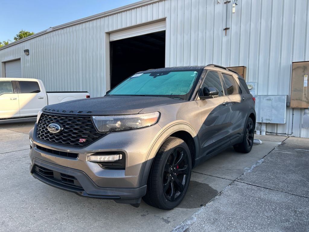 2022 Ford Explorer ST's photo