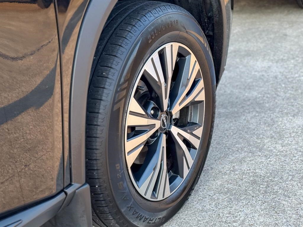 2023 Nissan Rogue SV photo 3