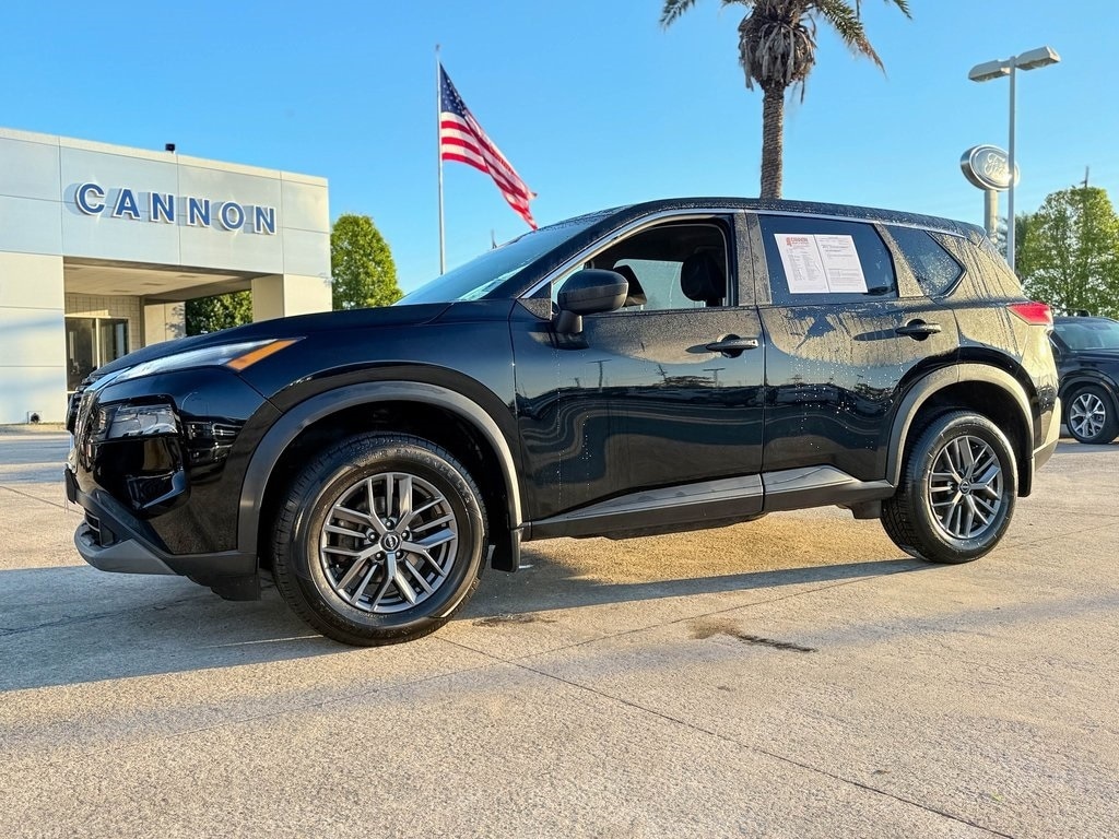 2023 Nissan Rogue S's photo