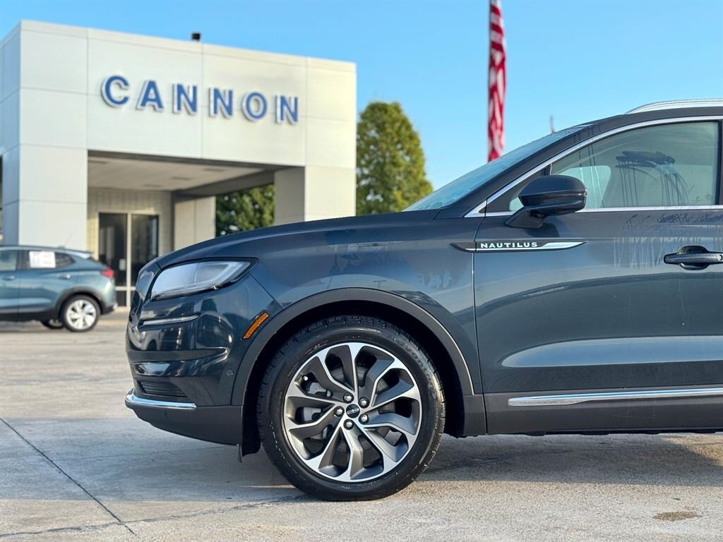 2021 Lincoln Nautilus Reserve photo 3