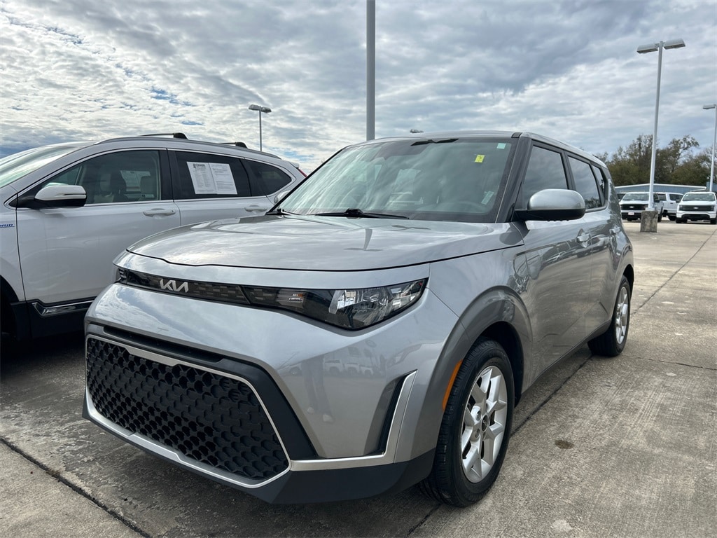 2023 Kia Soul LX's photo