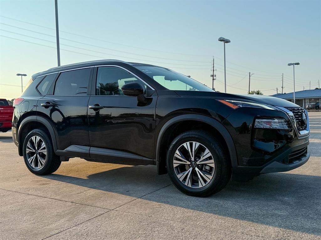 2023 Nissan Rogue SV photo 2