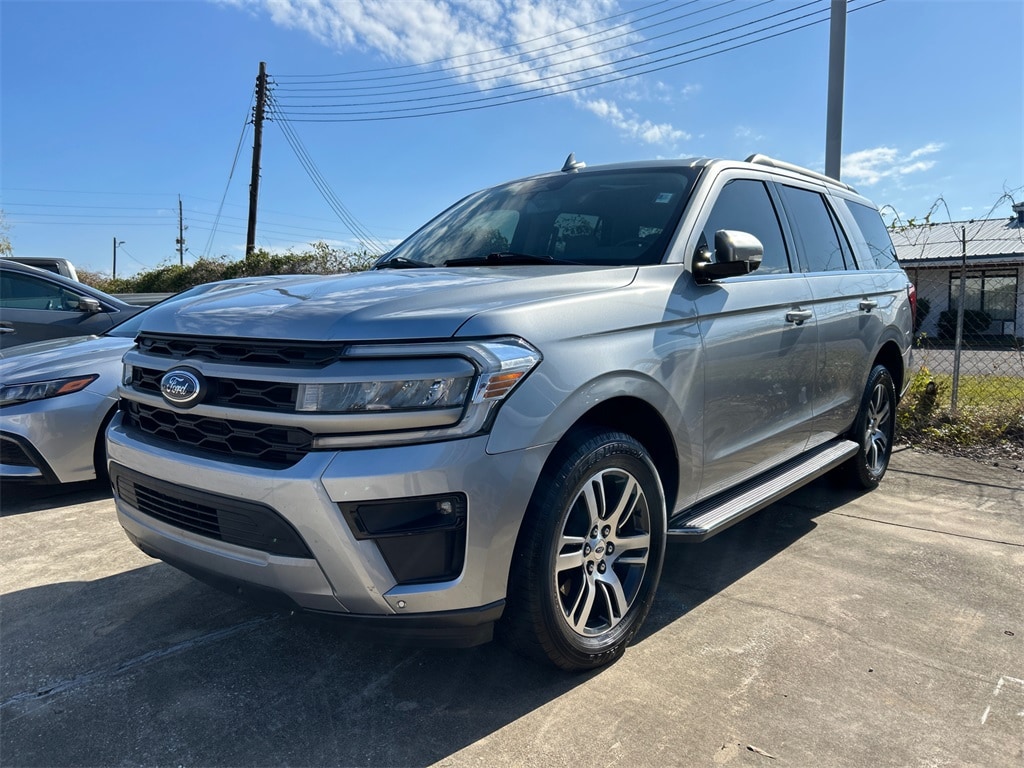 2023 Ford Expedition XLT's photo