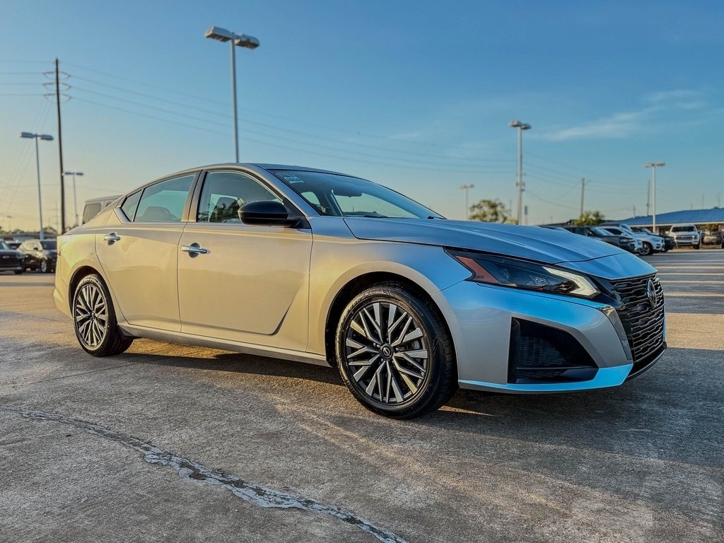 Used 2024 Nissan Altima 2.5 SV Sedan