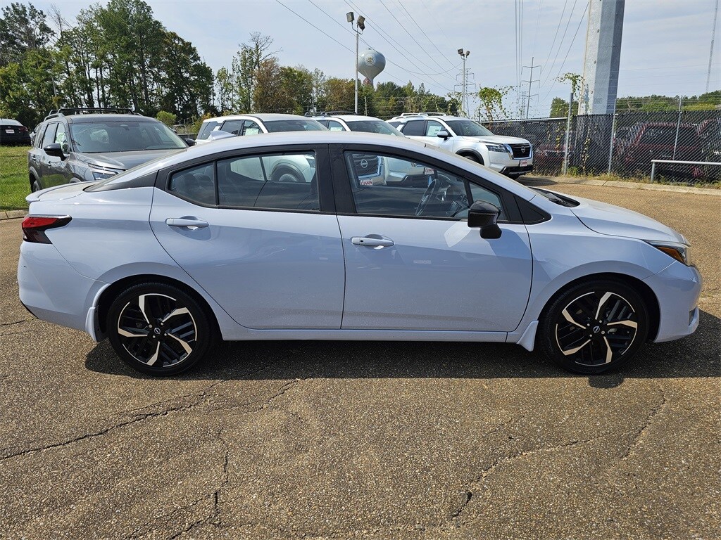2024 Nissan Versa 1.6 SR photo 3