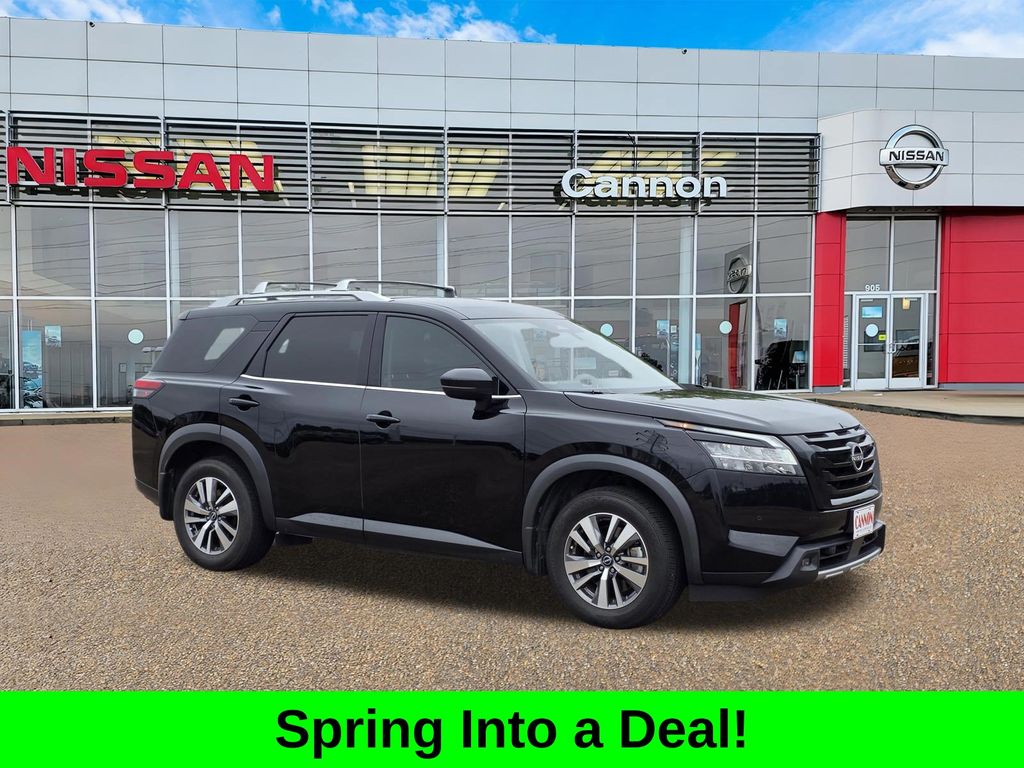 2023 Nissan Pathfinder SL 2WD's photo