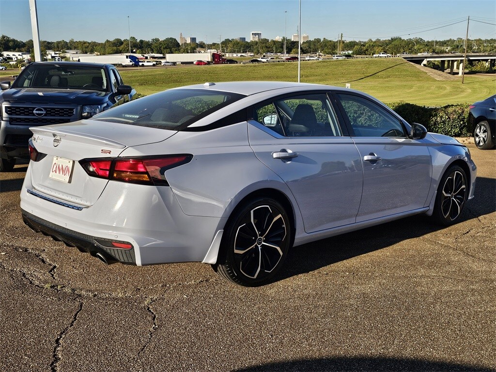 2023 Nissan Altima 2.5 SR photo 4