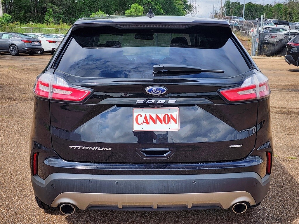 2023 Ford Edge Titanium photo 4