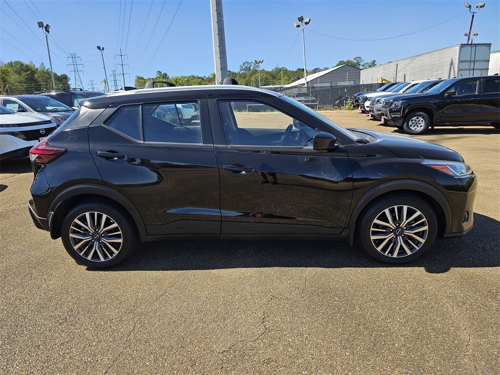 2022 Nissan Kicks SV photo 3