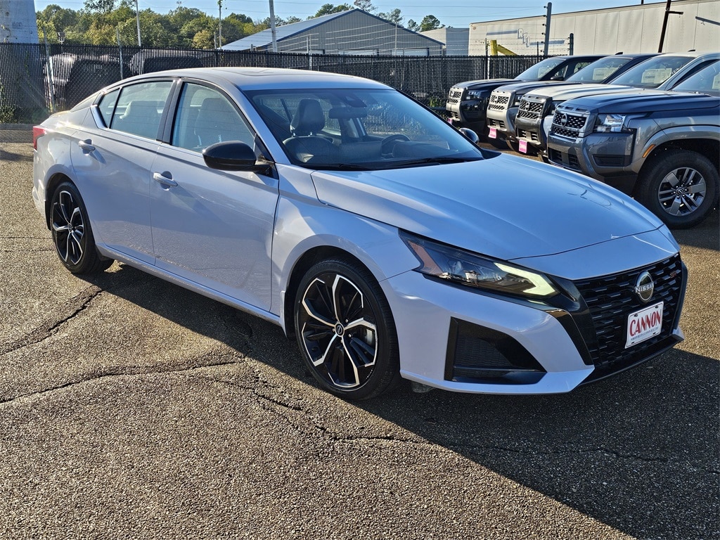 2023 Nissan Altima SR
