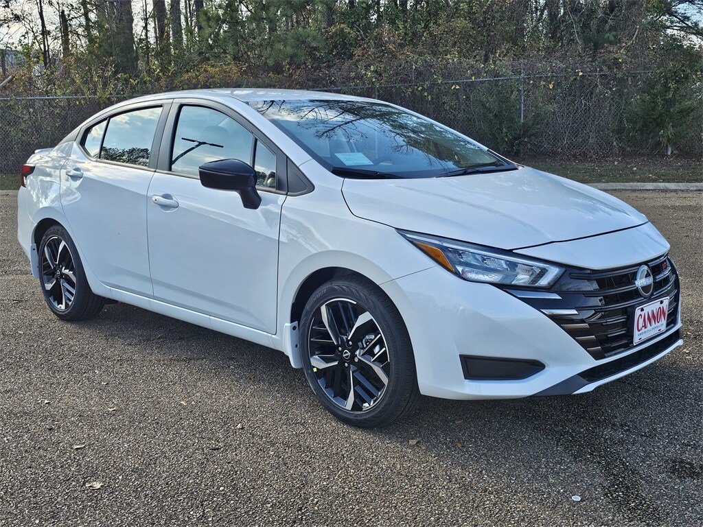 New 2025 Nissan Versa 1.6 SR Sedan