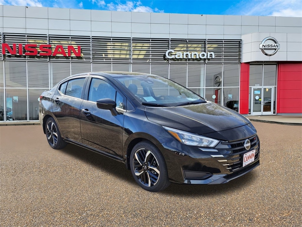 2025 Nissan Versa SR's photo