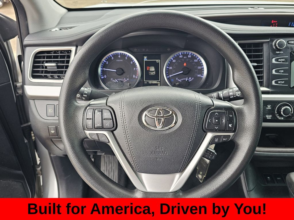 2019 Toyota Highlander LE - Photo 18