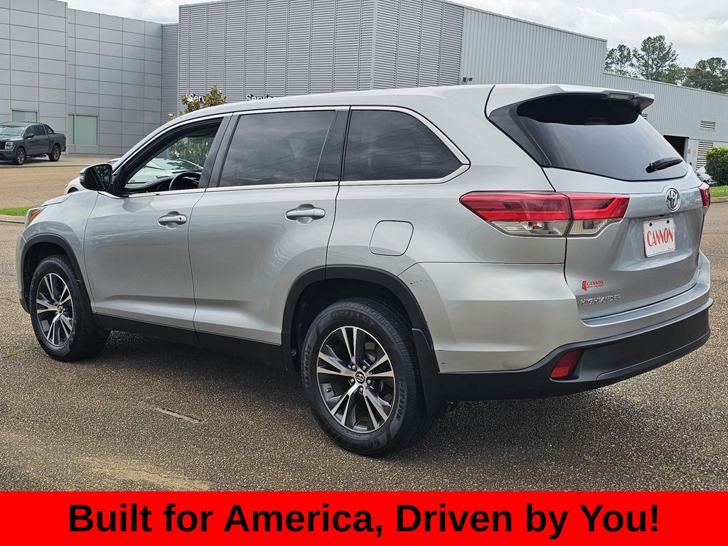 2019 Toyota Highlander LE - Photo 6