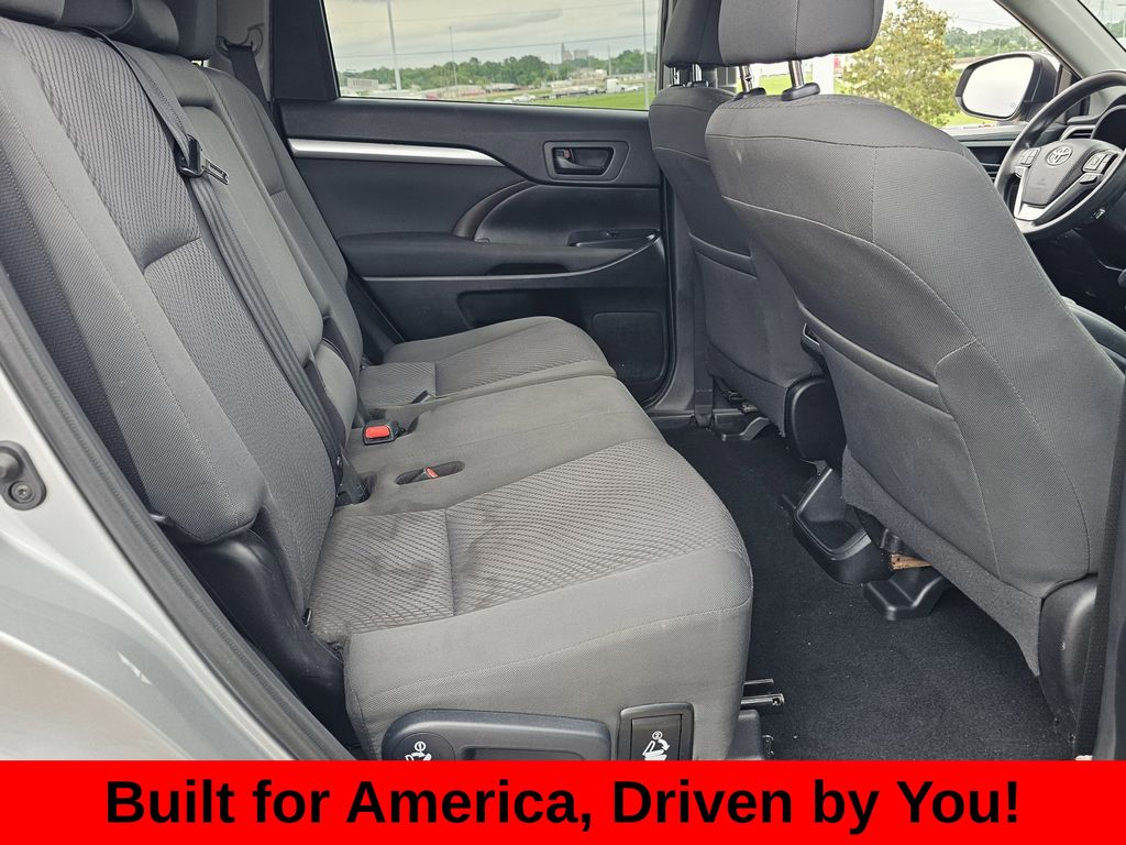 2019 Toyota Highlander LE - Photo 23