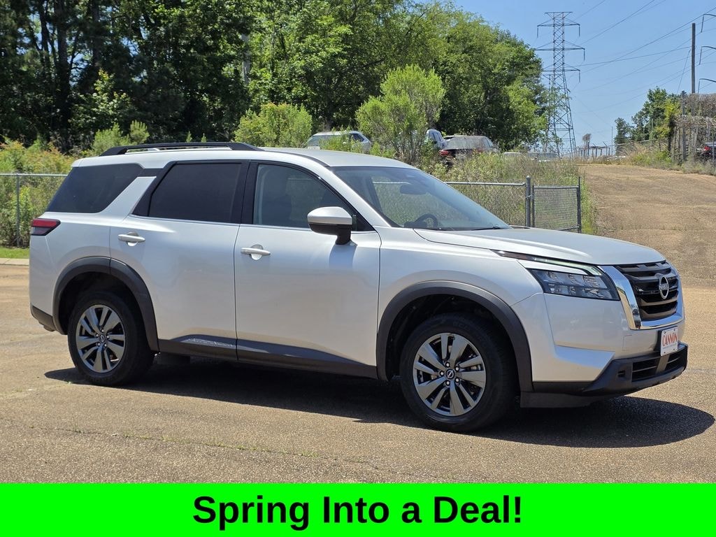 Used 2024 Nissan Pathfinder SV SUV