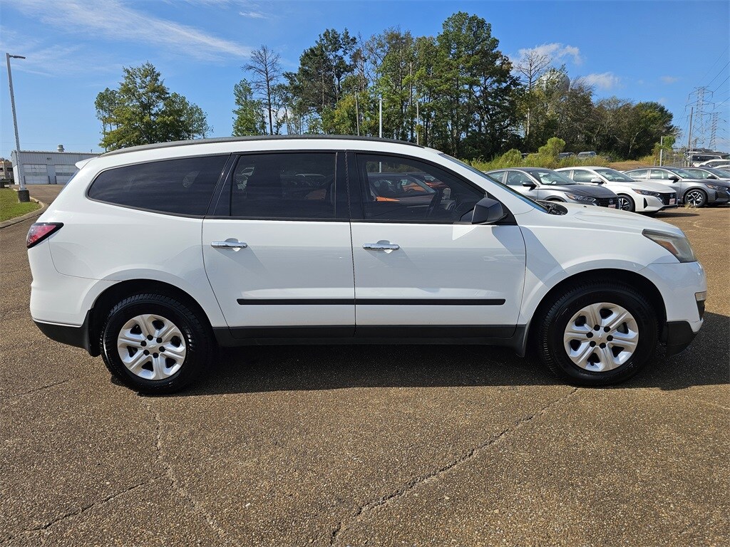 2016 Chevrolet Traverse LS photo 3