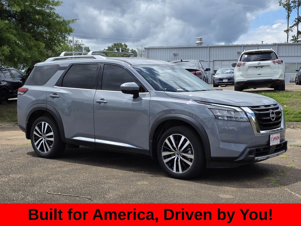 2024 Nissan Pathfinder Platinum 2WD's photo
