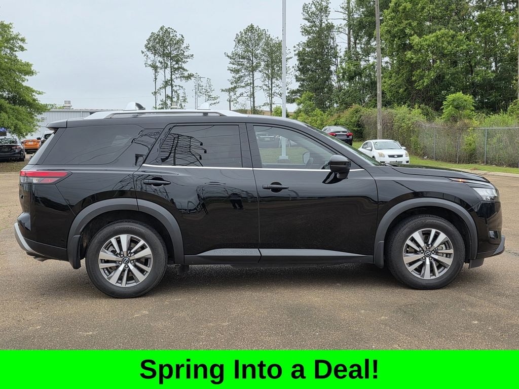 Used 2023 Nissan Pathfinder SL SUV