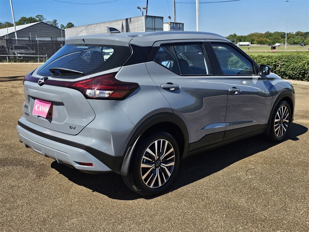 2024 Nissan Kicks SV photo 2