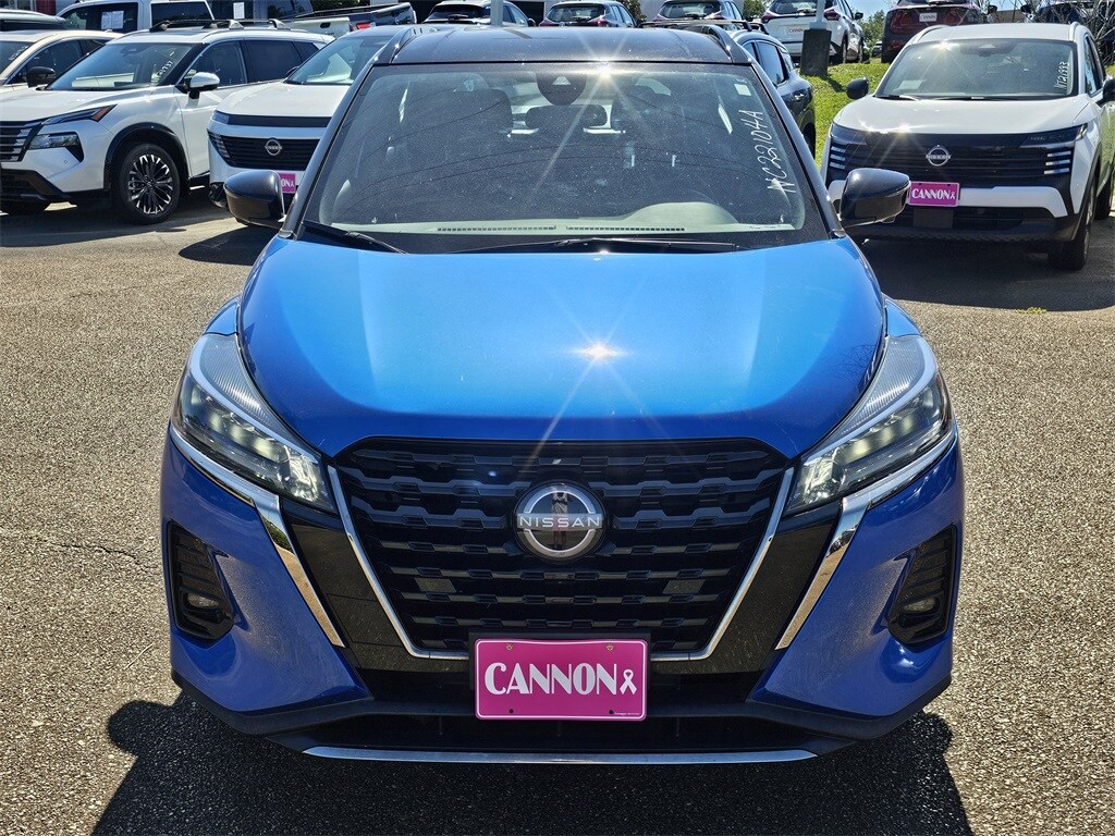 2023 Nissan Kicks SR photo 2