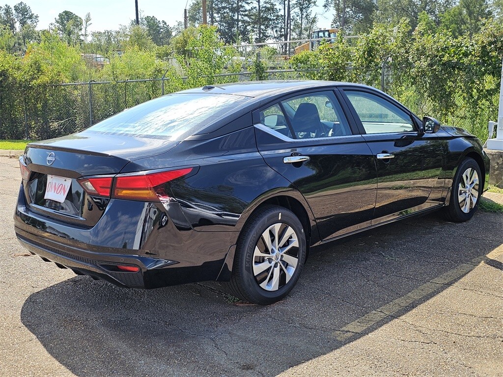 2025 Nissan Altima S photo 3