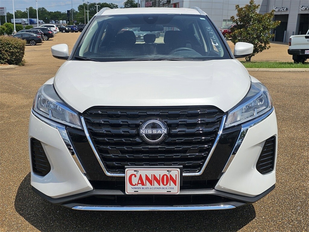 2023 Nissan Kicks SV photo 2