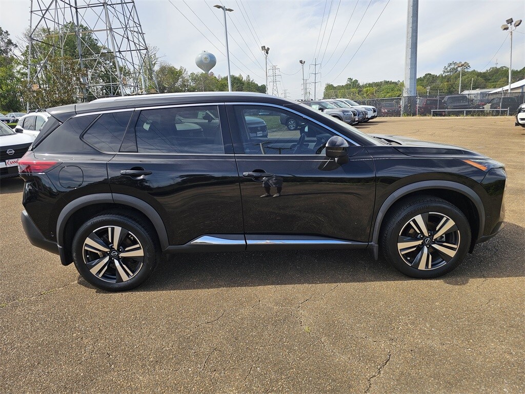 2023 Nissan Rogue SL photo 3