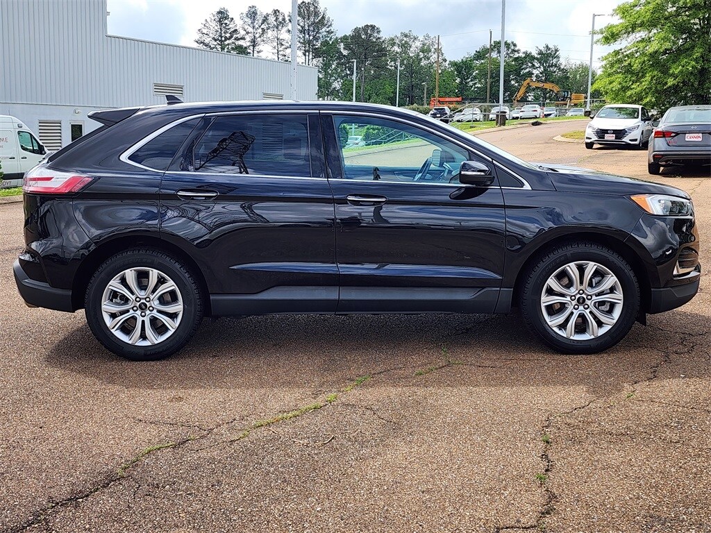 2023 Ford Edge Titanium photo 2