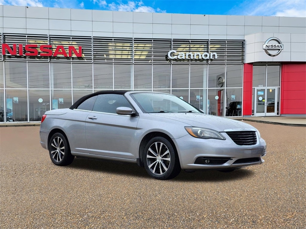 Used 2014 Chrysler 200 For Sale at Cannon Nissan Jackson | VIN:  1C3BCBGG8EN157305