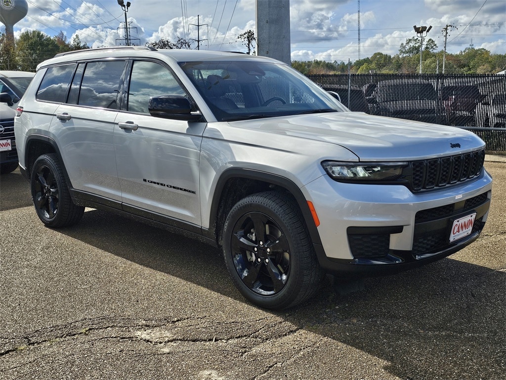2023 Jeep Grand Cherokee L Altitude's photo