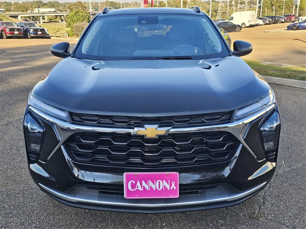 2024 Chevrolet Trax LT photo 2