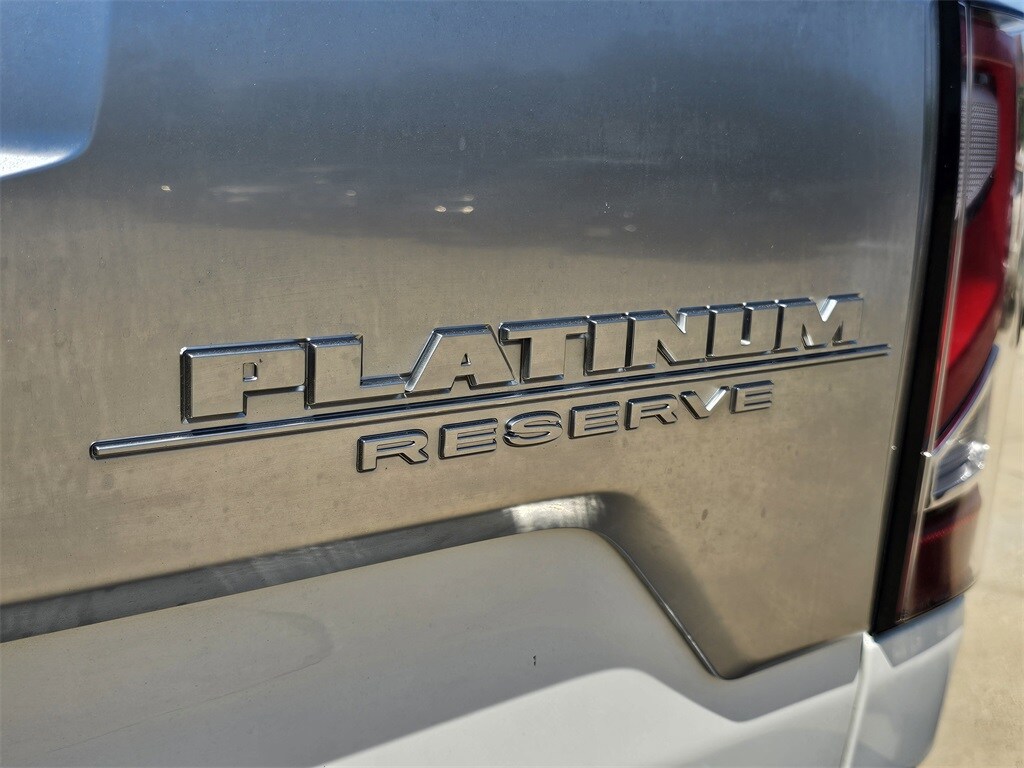 2024 Nissan Titan Platinum Reserve photo 4