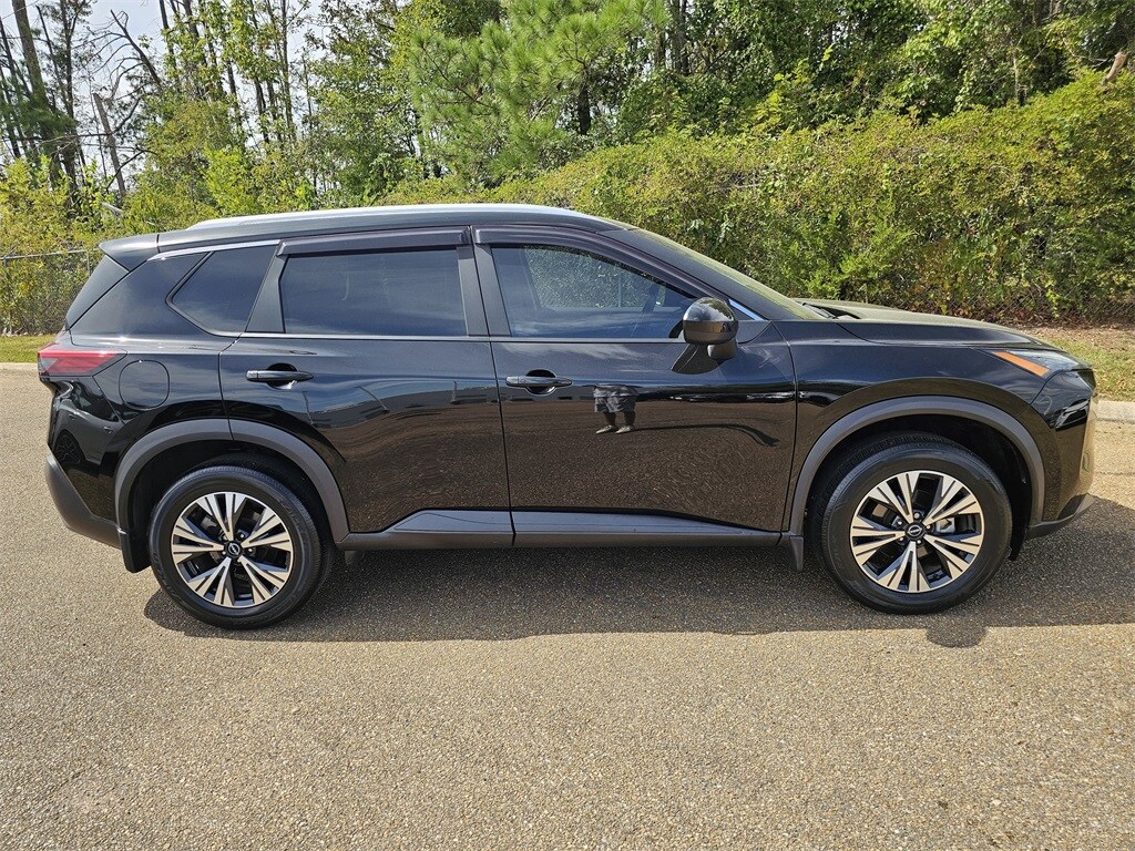 2023 Nissan Rogue SV photo 3