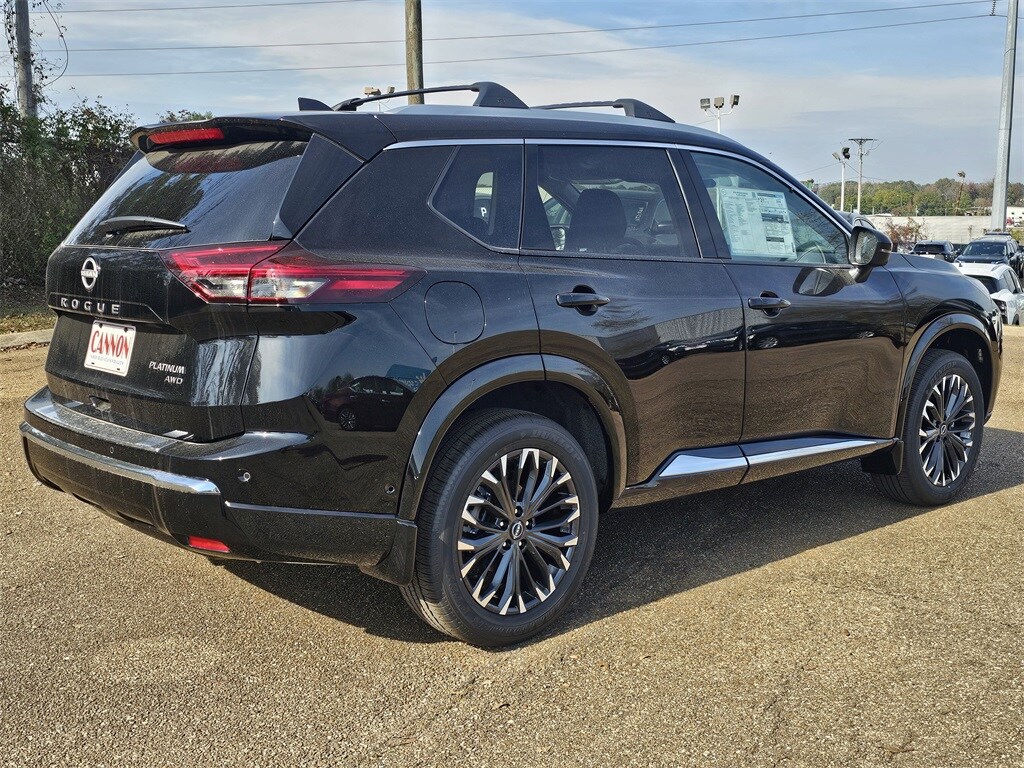 2026 Nissan Rogue Platinum photo 2