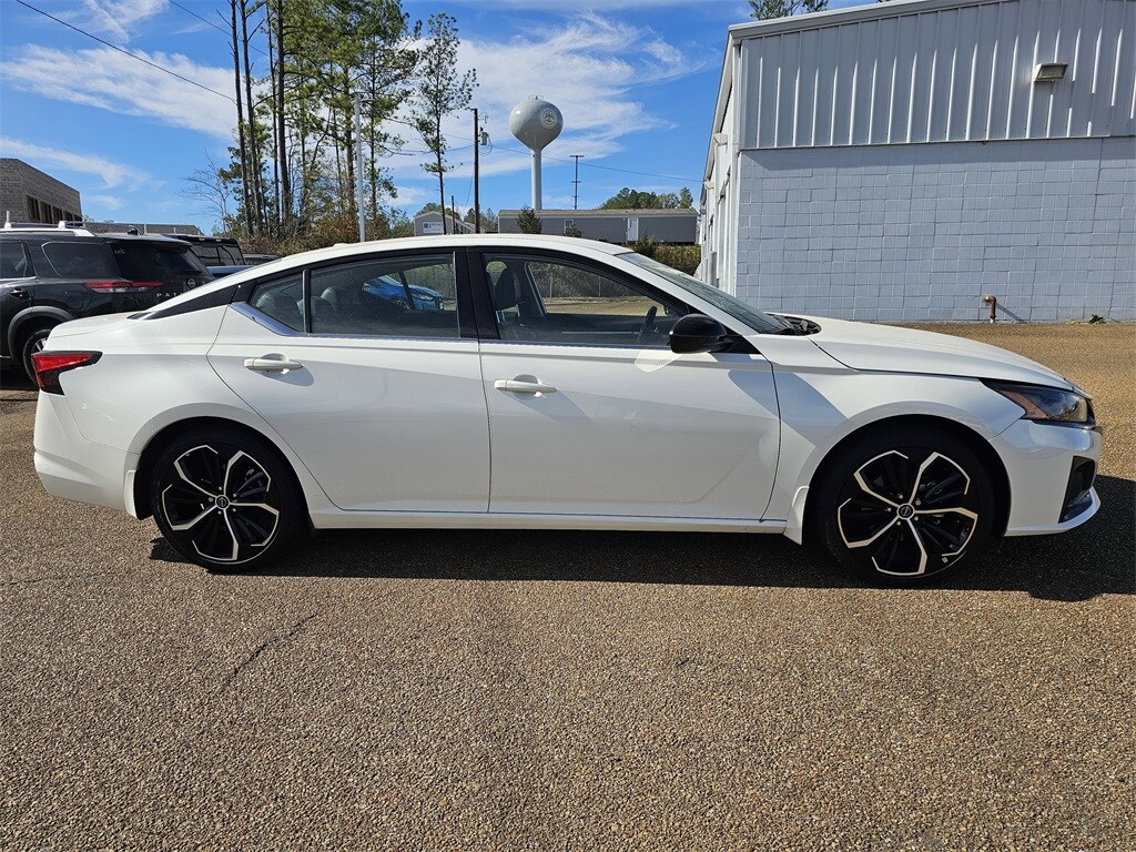 Used 2023 Nissan Altima 2.5 SR Sedan