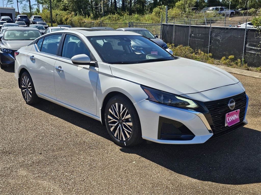 2025 Nissan Altima SV's photo