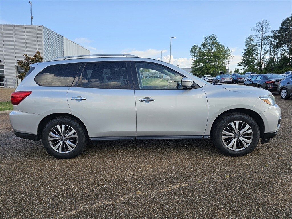2020 Nissan Pathfinder SL photo 3