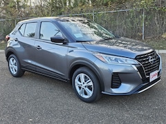 2025 Nissan Kicks Play S SUV