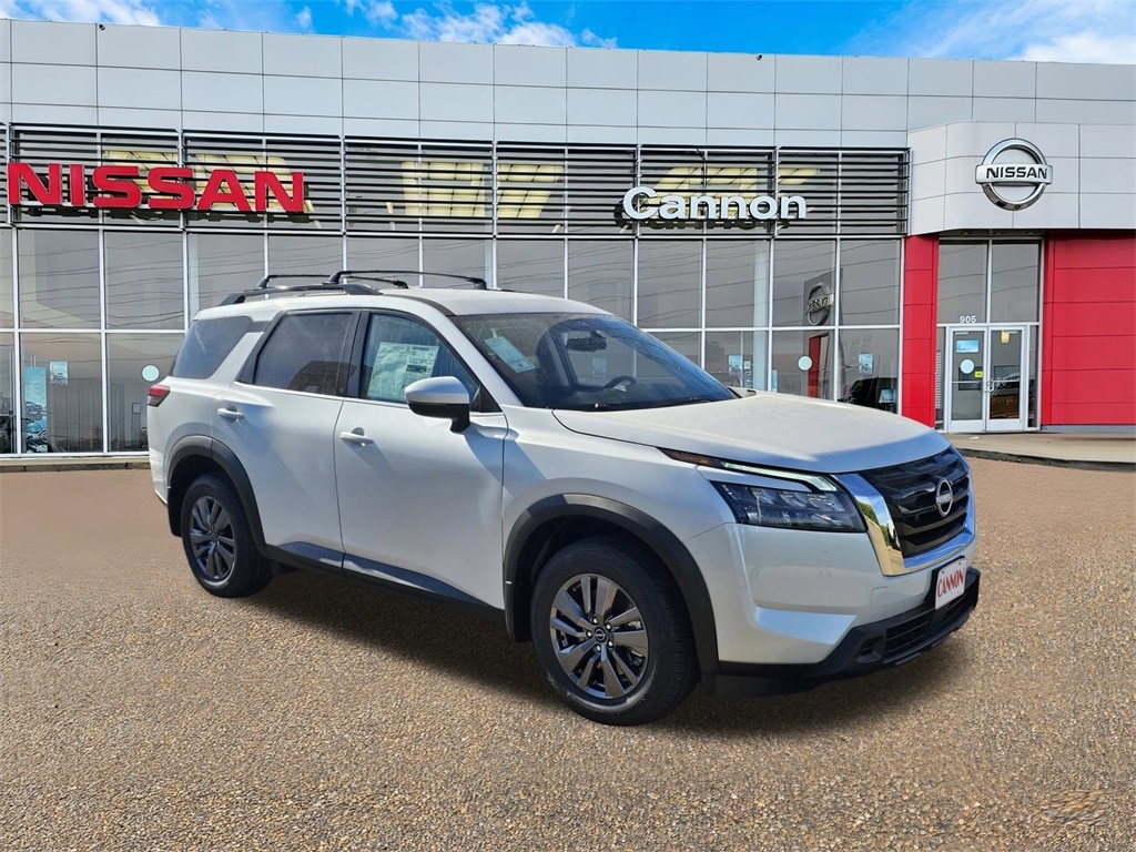 2025 Nissan Pathfinder SV's photo
