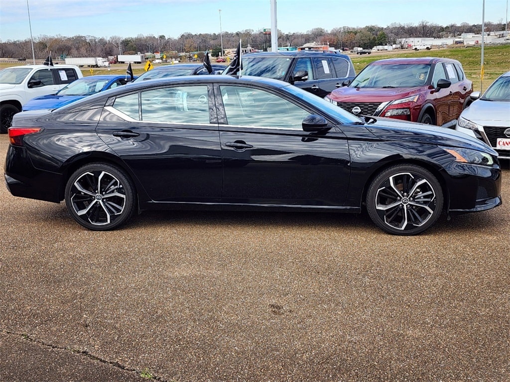 Used 2023 Nissan Altima SR with VIN 1N4BL4CV8PN317588 for sale in Jackson, MS