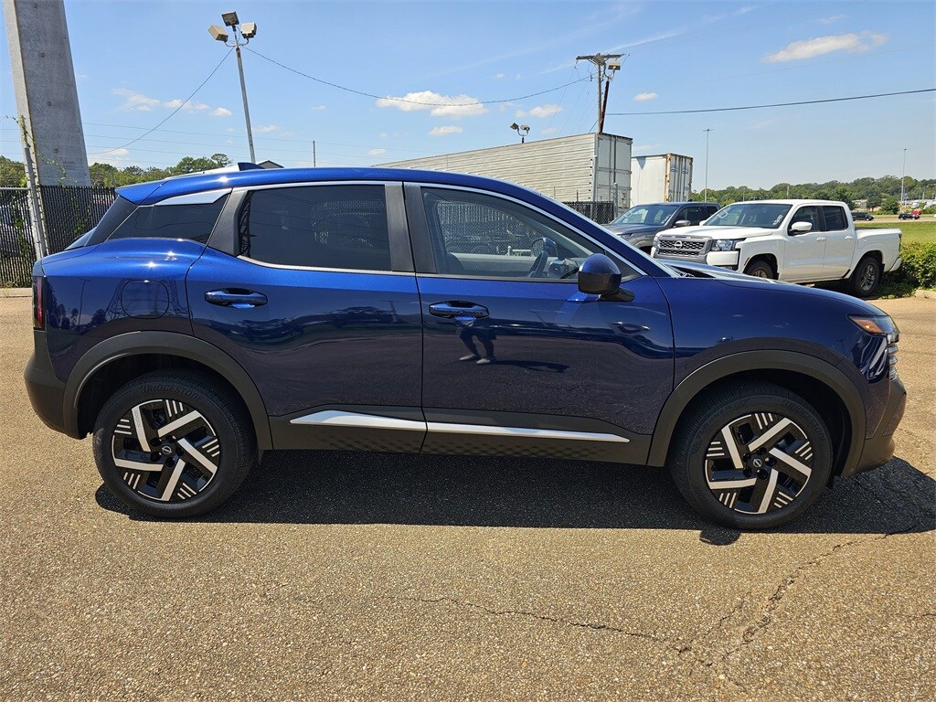 2025 Nissan Kicks SV photo 3
