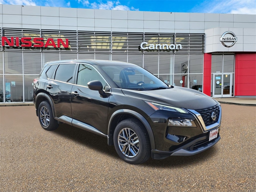 2023 Nissan Rogue S's photo