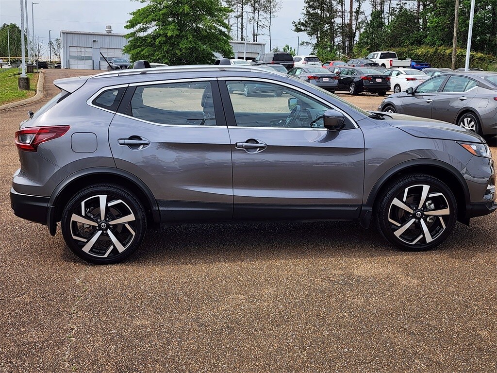 2022 Nissan Rogue Sport SL photo 2