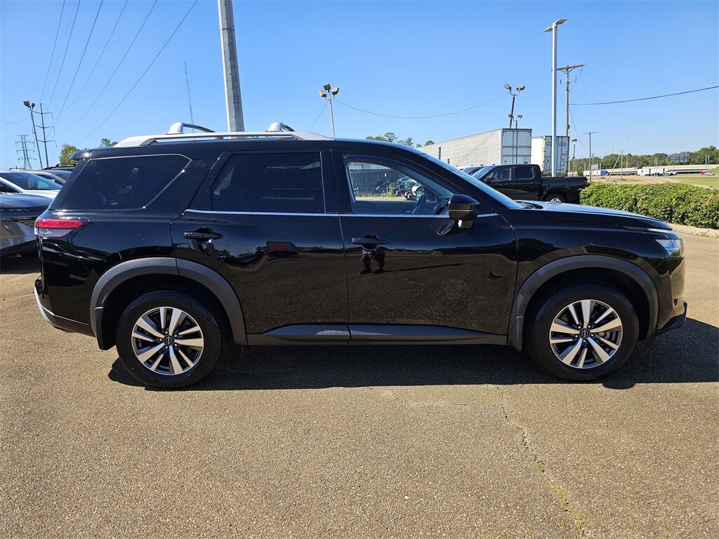 2024 Nissan Pathfinder SL photo 3