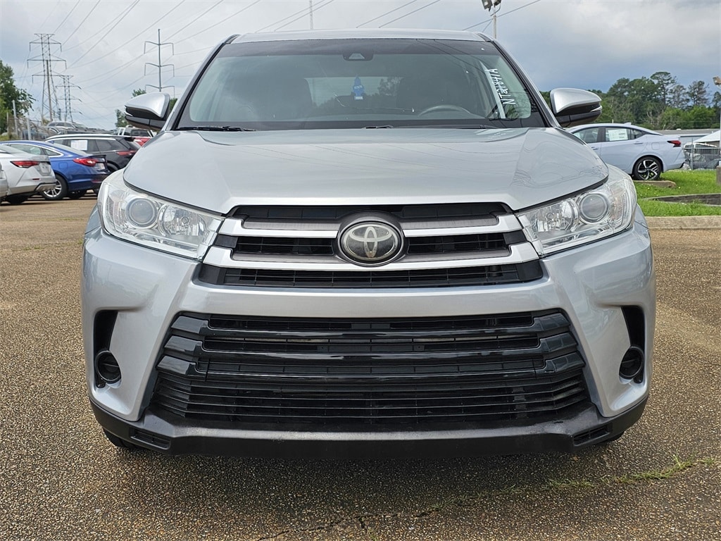 Used 2019 Toyota Highlander LE with VIN 5TDBZRFH4KS968621 for sale in Jackson, MS