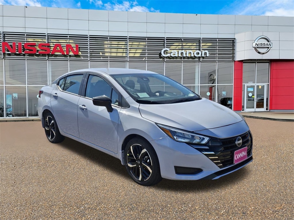 2025 Nissan Versa Sedan SR's photo