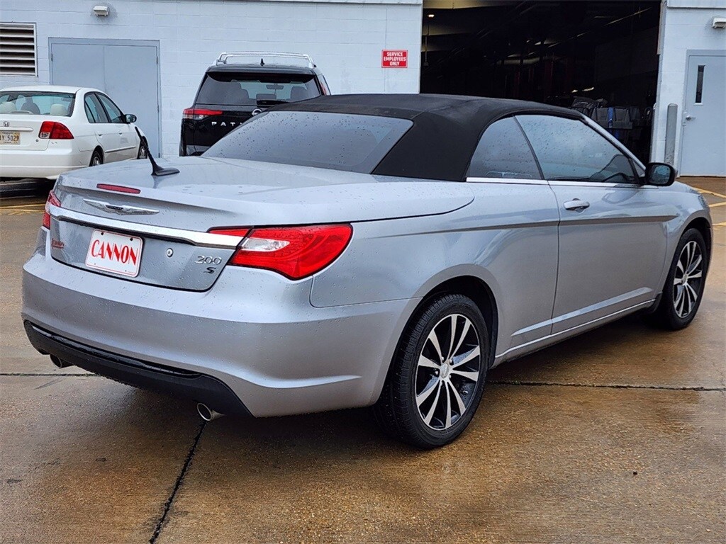 2014 Chrysler 200 S photo 3